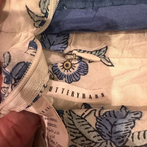 Pair Pottery Barn king shams - Picture 2 of 11